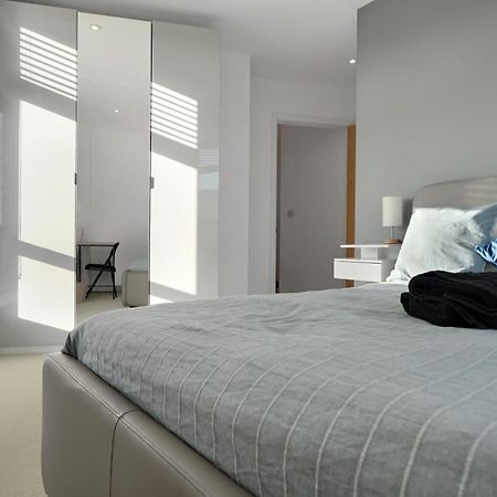 Modern And Spacious Penthouse Apartment In Putney With Free Parking 런던 외부 사진