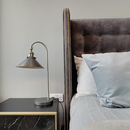 Modern And Spacious Penthouse Apartment In Putney With Free Parking 런던 외부 사진