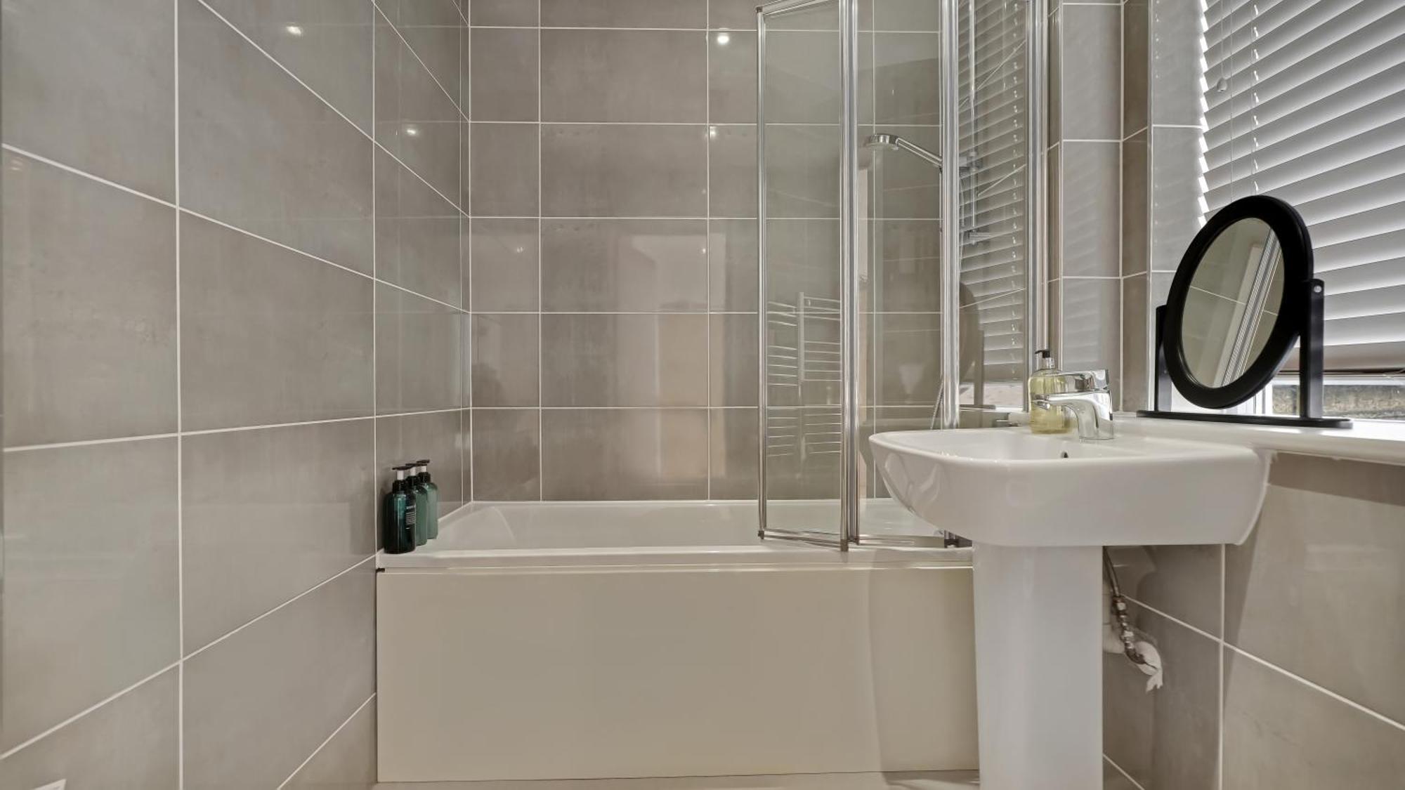 Modern And Spacious Penthouse Apartment In Putney With Free Parking 런던 외부 사진