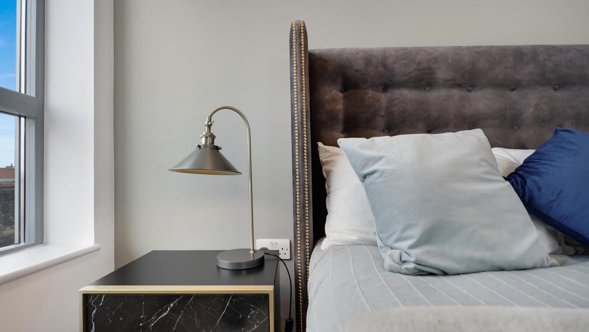 Modern And Spacious Penthouse Apartment In Putney With Free Parking 런던 외부 사진