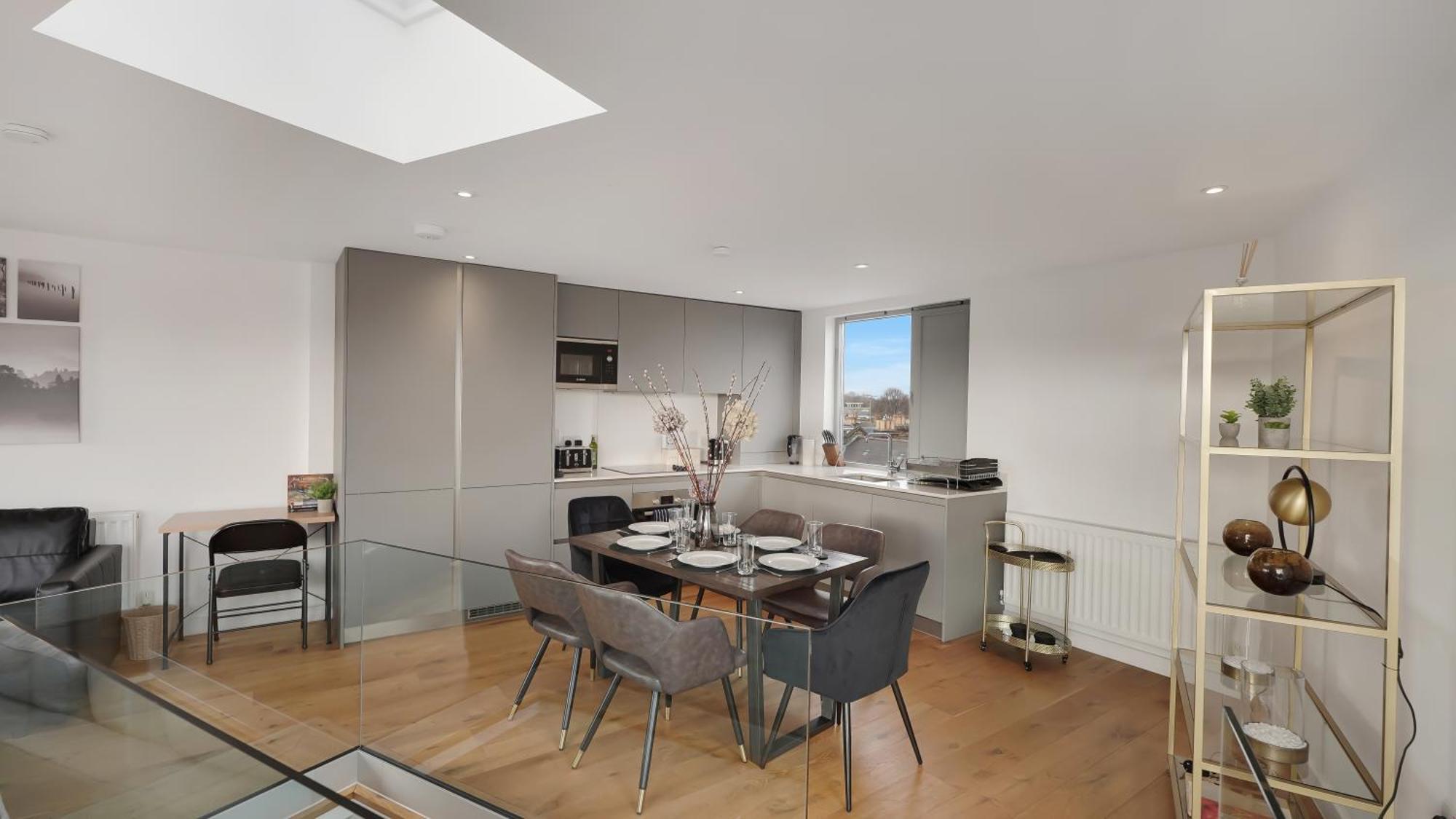 Modern And Spacious Penthouse Apartment In Putney With Free Parking 런던 외부 사진